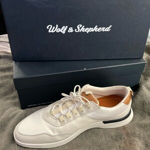 Wolf and Shepherd, crossover victory, trainer size 13 white